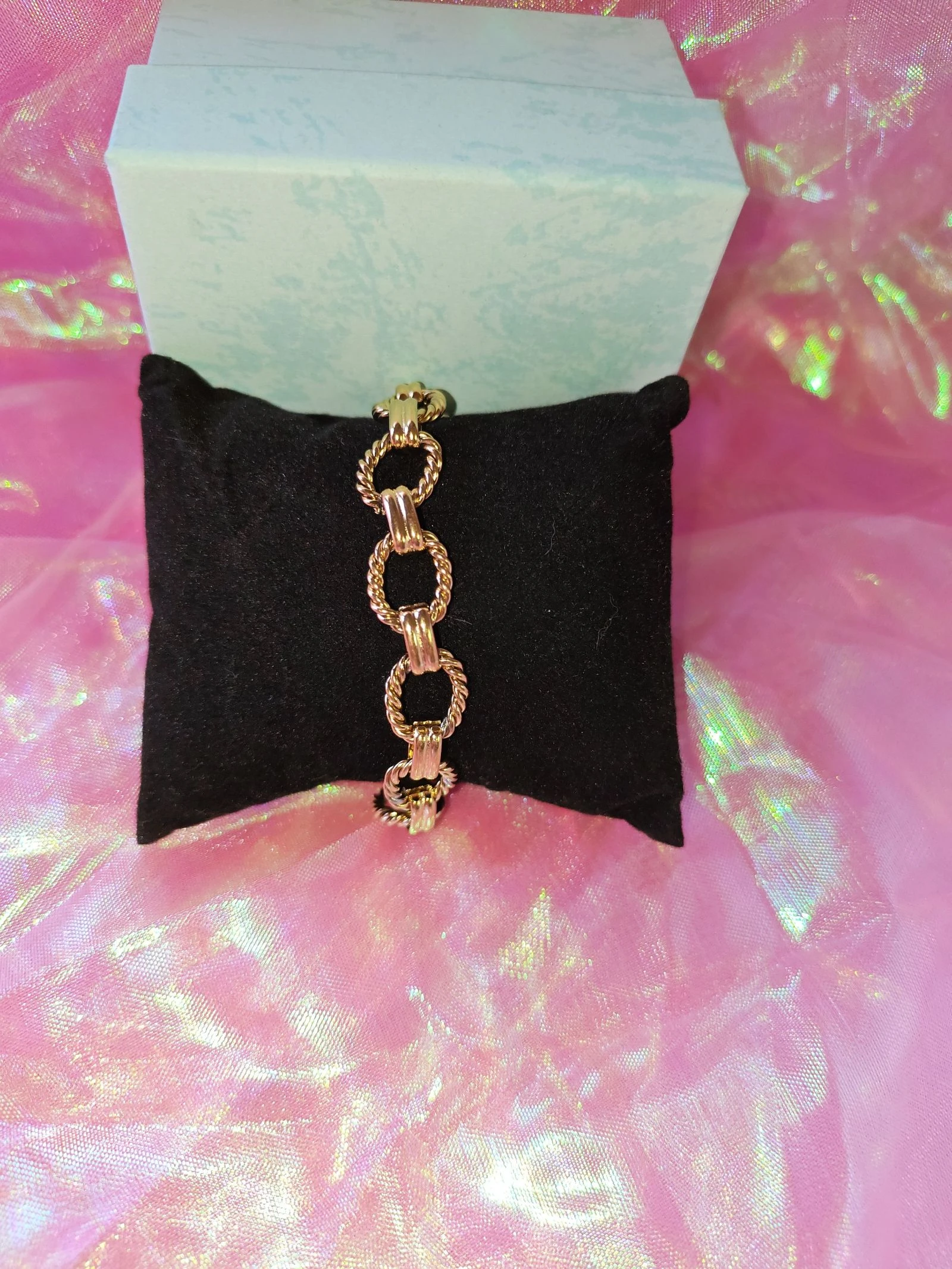 Pulsera dorado eslabones entrelazados 